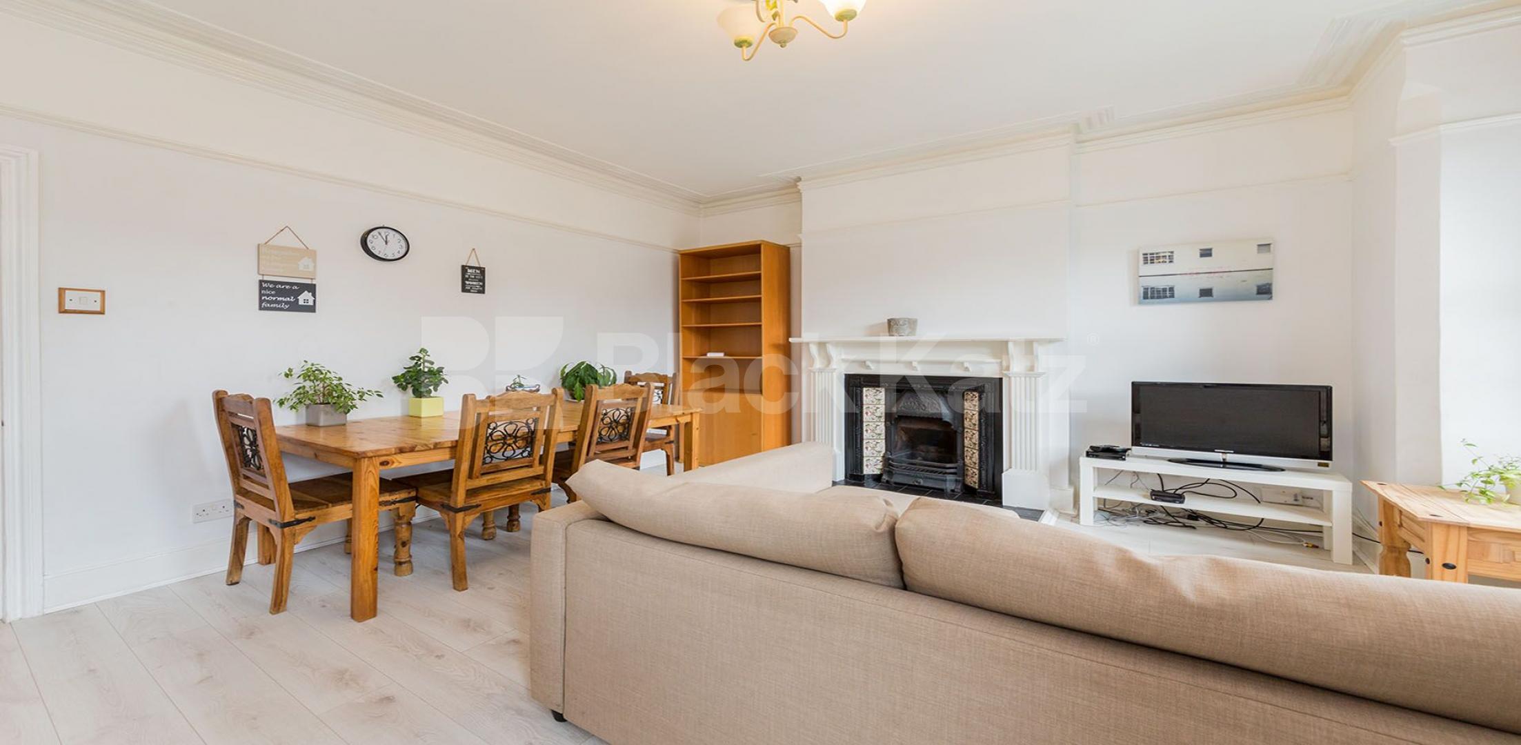 			THIS PROPERTY IS NOW ON HOLD, 2 Bedroom, 1 bath, 1 reception Flat			 Muswell Avenue, Muswell Hill 
